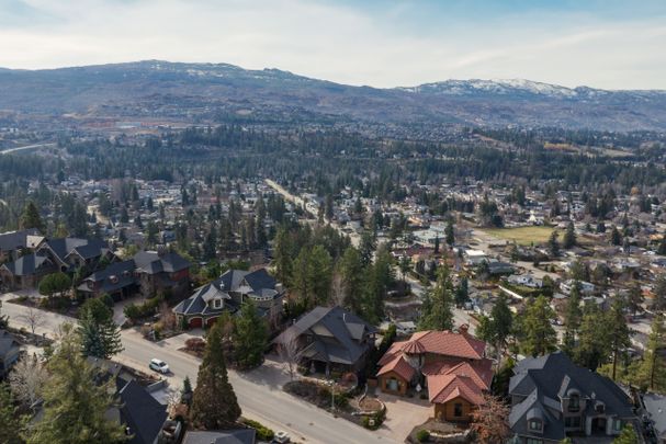 Piece of Paradise with a pool - Photo 1