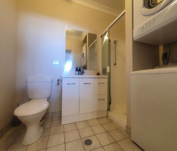 Furnished sunny apartment with 2 Car Parks - Photo 5