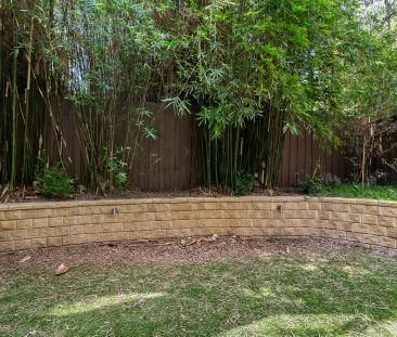 Striking Style, Sophisticated Living - Spacious Three-Level Townhouse! - Photo 5