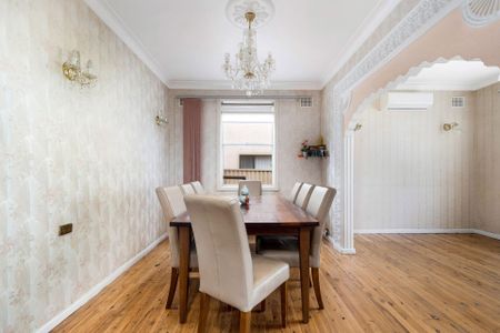 Large Family House - 6-month lease only - Photo 2