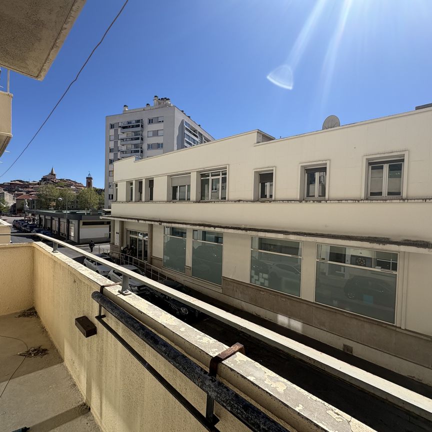 Location Appartement 3 pièces 78m² AUBAGNE 13400 - Photo 1