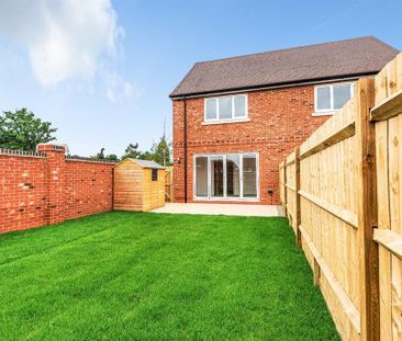 2 bedroom semi-detached house to rent - Photo 5
