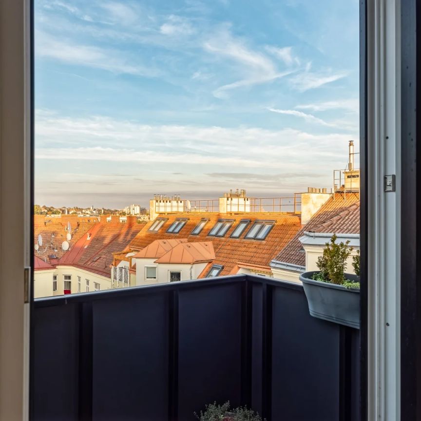 Traumhafte Dachgeschoßwohnung mit Terrasse in 1160 Wien – 3 Zimmer zum Wohlfühlen! - Foto 1