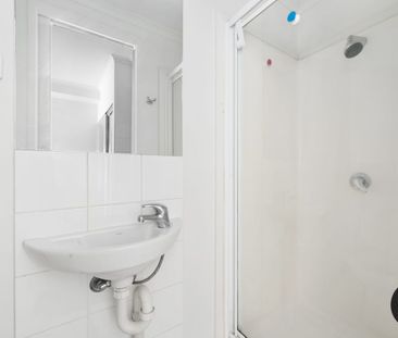 Affordable Fully Furnished Studio Apartment - Photo 2