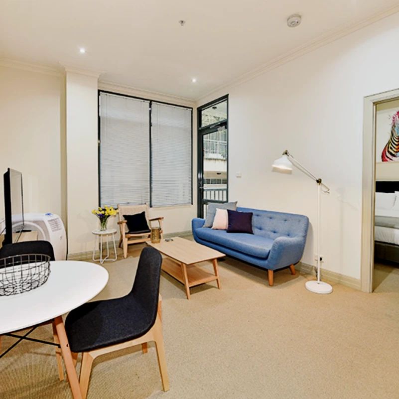 Cool 1-bedroom apartment near Flagstaff train station - Photo 1