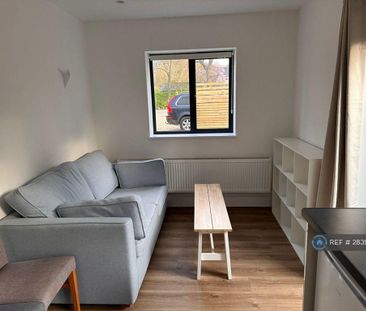 Studio to rent - Photo 1