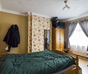 6 bedroom end of terrace house to rent - Photo 6