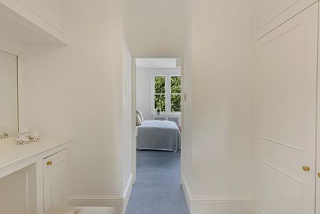 Traditional townhouse in the heart of Kensington - Photo 3