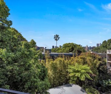 SUPERB THREE BEDROOM APARTMENT OPPOSITE RUCHCUTTERS BAY PARK - Photo 5