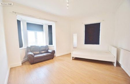 4 bedroom flat to rent - Photo 3