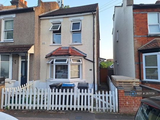3 bedroom semi-detached house to rent - Photo 1