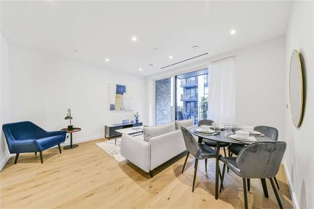 Modern two bedroom two bathroom apartment with direct access to a private balcony - Photo 3