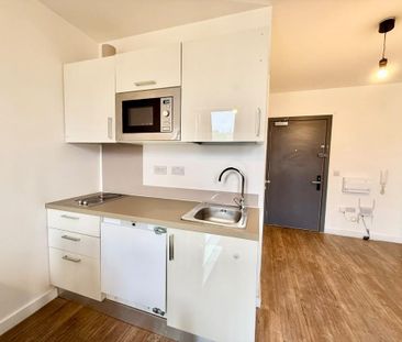Studio to rent - Photo 2