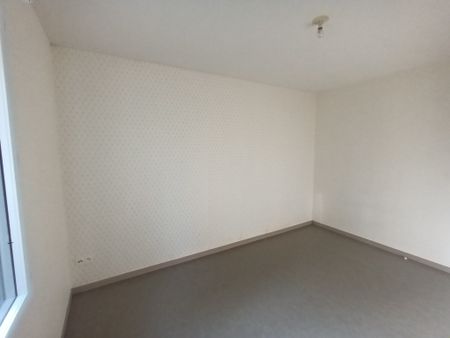 Location Appartement 2 pièces 45m² LA GUERCHE DE BRETAGNE 35130 - Photo 3