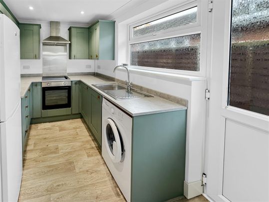 40 Parkwood Avenue, Colchester, CO7 9AN - Photo 1