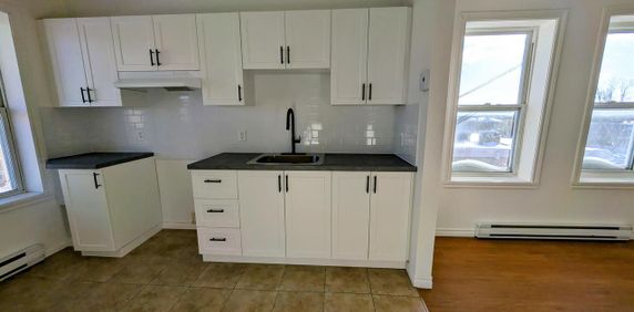 Immeuble - 548-558 King Est 4 ½ à Louer à Sherbrooke - Près Du Cégep De Sherbrooke - Photo 2