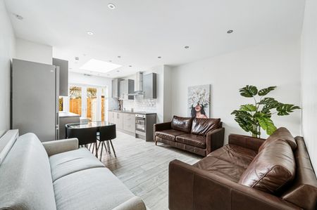 5 Bed Terraced House, Westway, W12 - Photo 2