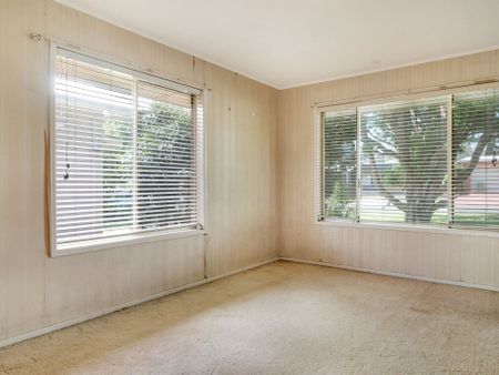 Spacious Family Living in Sought-After East Toowoomba - Photo 5