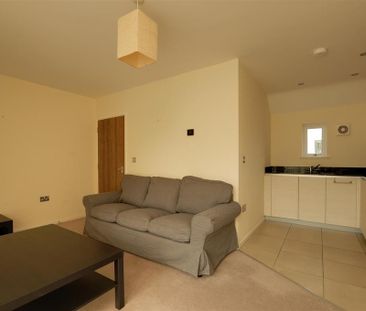 1 bedroom flat to rent - Photo 2
