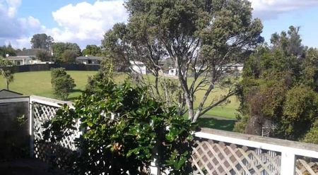 LARGE FAMILY HOME - Photo 5