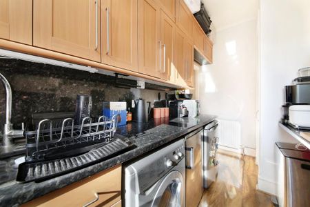 2 bedroom flat to rent - Photo 2