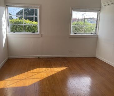 Property Management8a Northcote Road, Takapuna - House for Rent - Photo 2