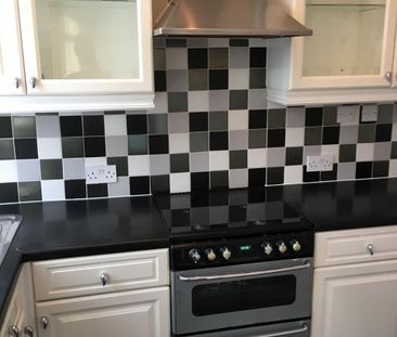 3 Bed Terraced House, Strathmore View, LS9 - Photo 5