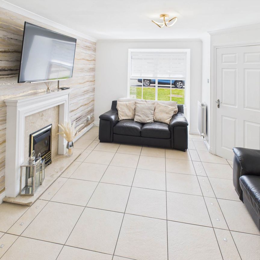 Fixed Price £1,950 pcm - Available Now - Unfurnished - Photo 1