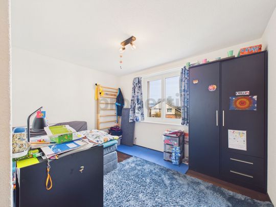 Family-friendly living with garden & fireplace 4.5 rooms in Hombrechtikon - Photo 1