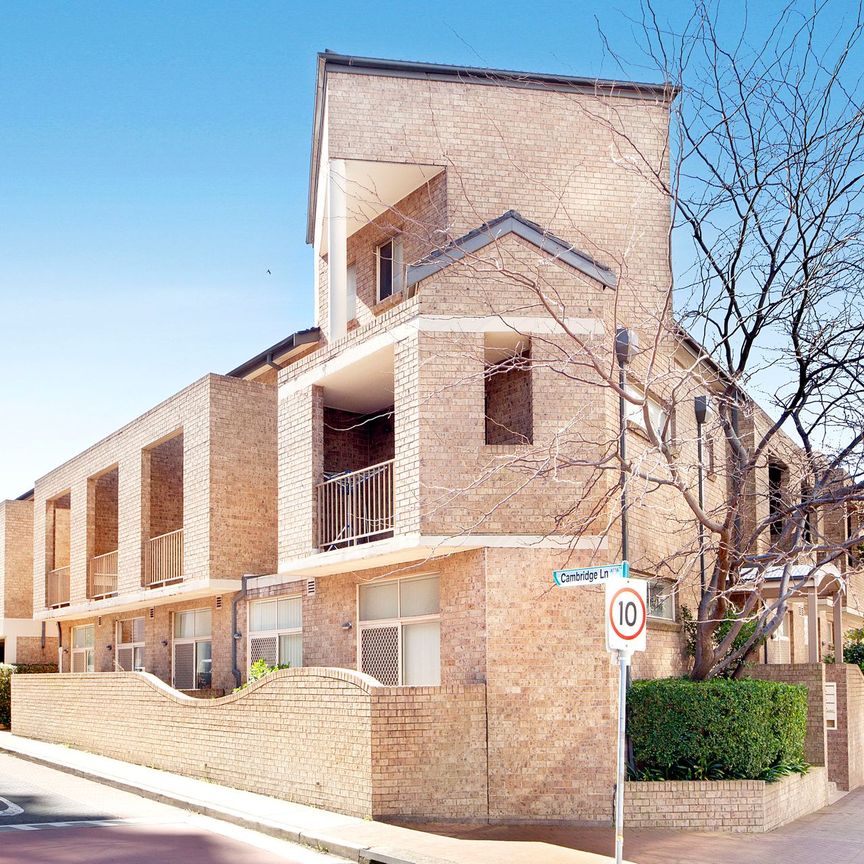 Loft-Style Apartment in Convenient Location &ast;&ast; Available 10&sol;05&sol;25 &ast;&ast; - Photo 1