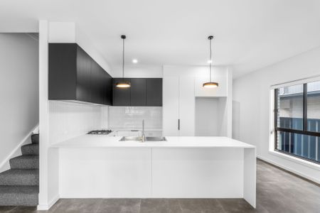 Stylish 3 Bedroom Home! - Photo 2