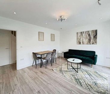Crescent Drive, Aldershot, Hampshire, GU12 - Photo 4