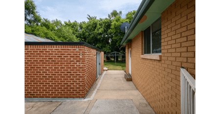 Spacious 3 Bedroom Home with Rumpus - Minutes to M7 - Photo 5