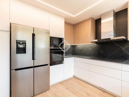 Luxury Villa for rent in Gavà, Catalonia - Photo 4