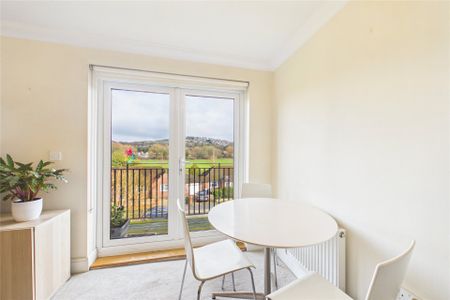 2 bedroom Flat in Morris Mews, Loudwater - Photo 2