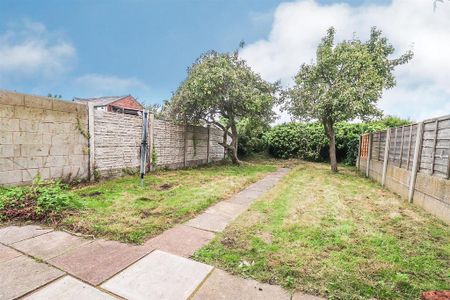 1 bedroom in a house share to rent - Photo 5
