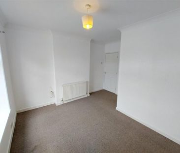 2 Bedroom House - Semi-Detached - Photo 2