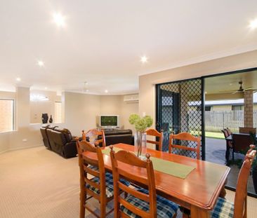 EXECUTIVE FAMILY HOME WITH POOL - Photo 1