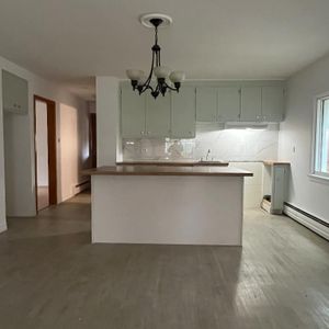 Grand 5 1/2 à louer - Chauffage et eau chaude inclus - Photo 2