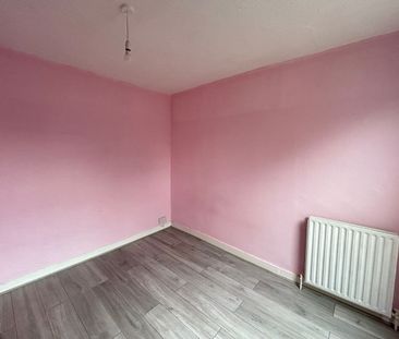 4 Bed Terraced House, Raynham Avenue, N18 - Photo 2