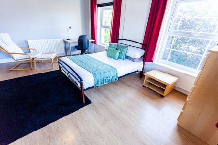 5 bedroom semi-detached house to rent - Photo 3