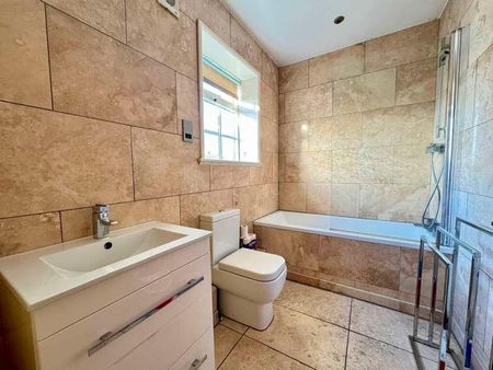 The Broadway, North Shields, NE30 - Photo 2