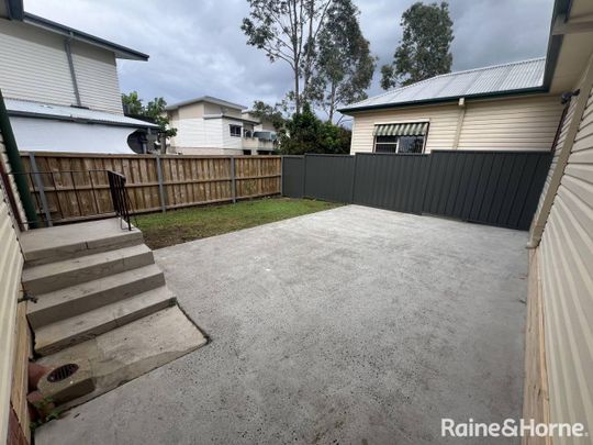 Convenient & Comfortable Living in Bomaderry - Photo 1