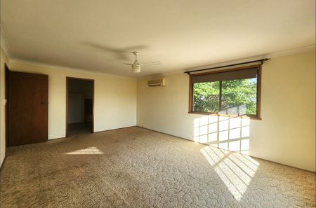 Spacious and elevated home in Camelot Estate - Photo 4