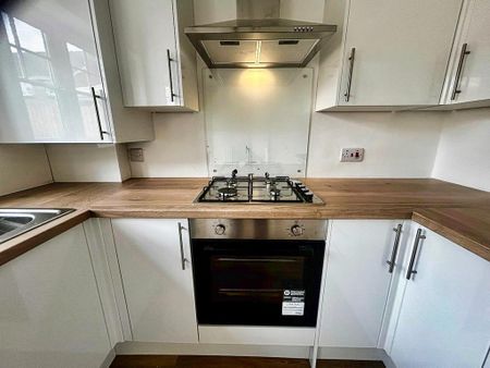 2 bedroom terraced house to rent - Photo 5