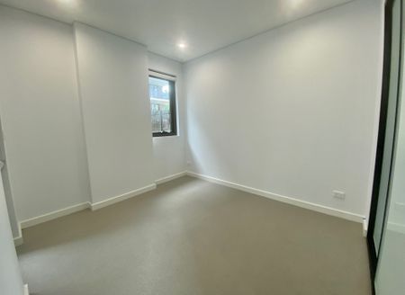 Ground Floor Unit with Courtyard&excl;&excl; - Photo 3