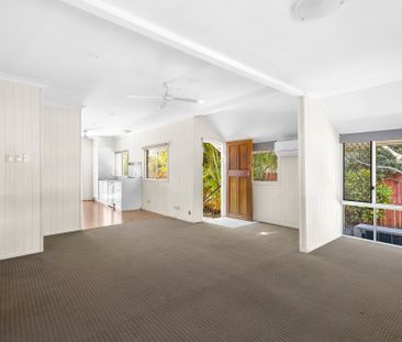 RENOVATED FAMILY HOME THAT TICKS ALL THE BOXES - Photo 2