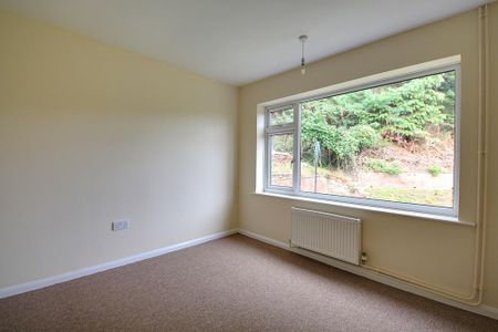 3 bedroom detached bungalow to rent - Photo 3