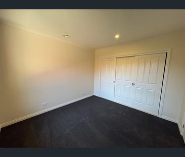 3/143 McNamara Avenue, Airport West, Vic 3042 - Photo 6