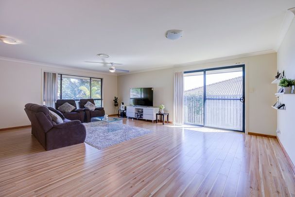 FAMILY HOME WITH POOL AND HINTERLAND VIEWS - Break Lease - Photo 1
